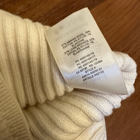 Aritzia Crop - Picture 8 of 8